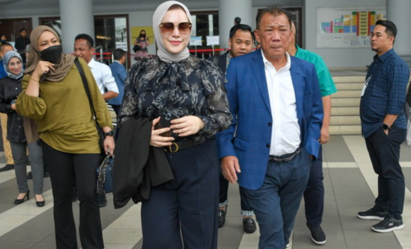 Bung Moktar, wife ordered to enter defence on bribery charges