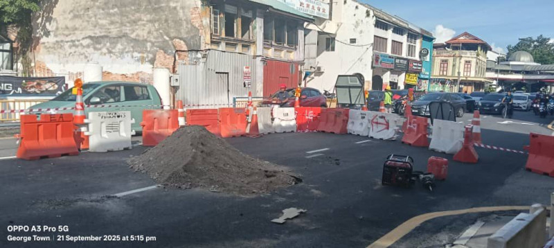 Penang: Leaking sewer pipe repaired; Jalan Burma open to traffic