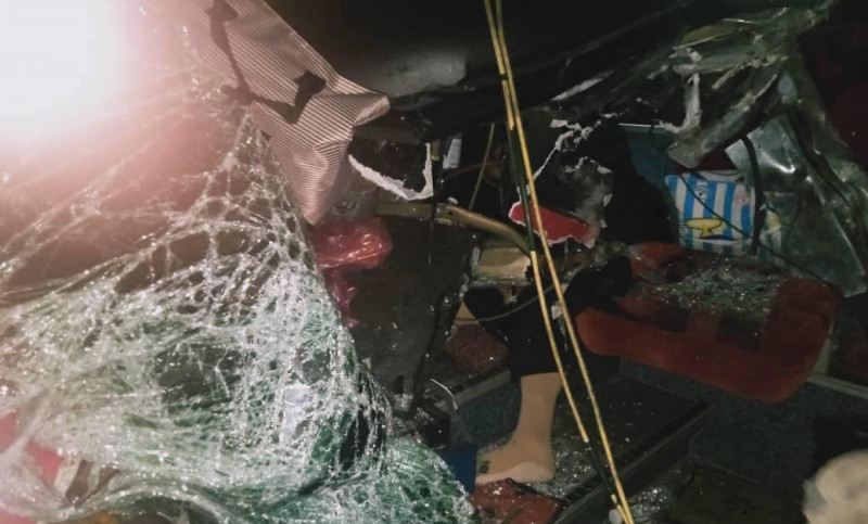 Woman dies in bus-trailer crash near Bukit Beruntung