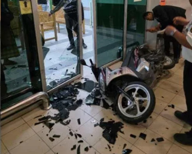 Drug-positive man crashes into Terengganu Hospital emergency zone glass door