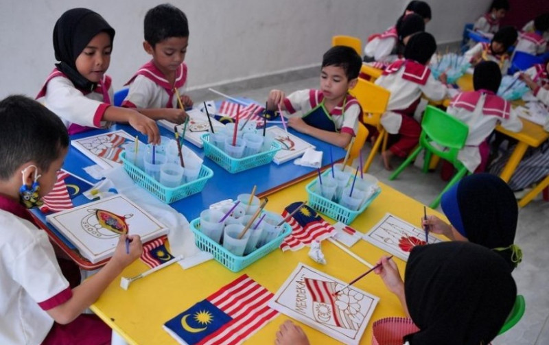 Childcare centres urged to avoid outdoor activities in hot weather