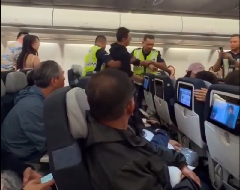 Man escorted of Malaysia Airlines flight for allegedly inappropriately touching stewardess