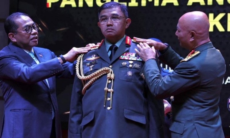  Mohd Nizam appointed new chief of defence