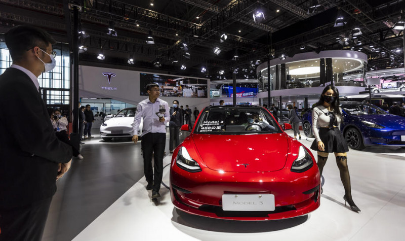 China tech stampede into electric cars sparks auto sector buzz