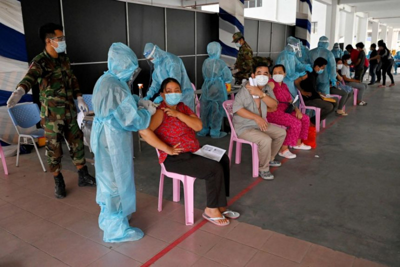 Slow Covid-19 vaccinations to cost global economy US$2.3 tril: study