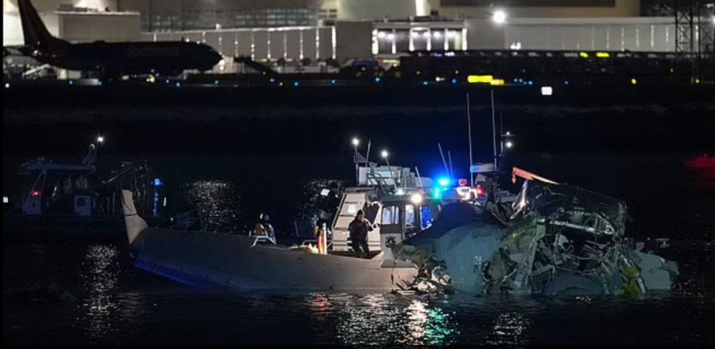  60 passengers, four crew involved in Reagan National Airport incident