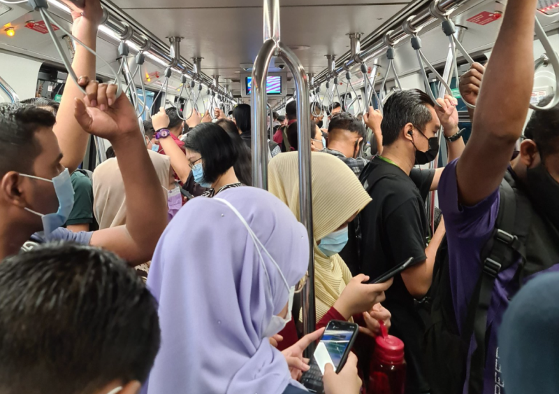 Brickbats for Prasarana as collision clean-up causes LRT delays, congestion