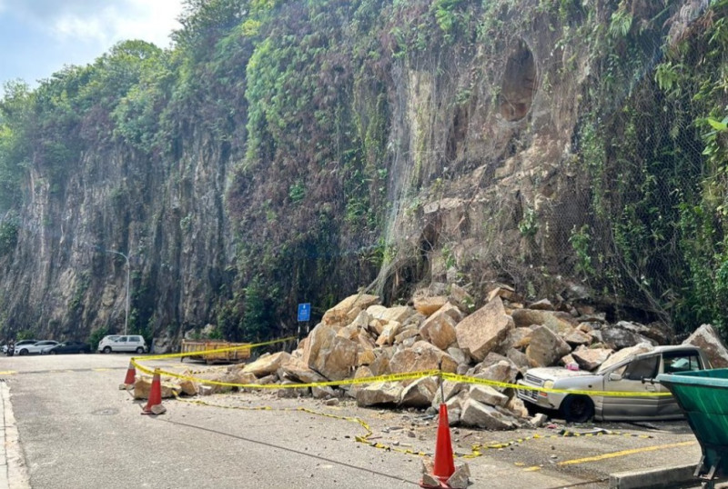 Residents advised to be cautious following rockfall at Mutiara Court