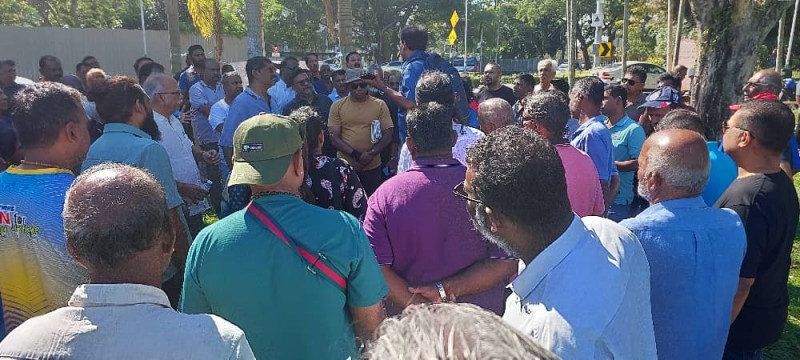 Protest against PHEB leadership held in front of Penang governor’s  house