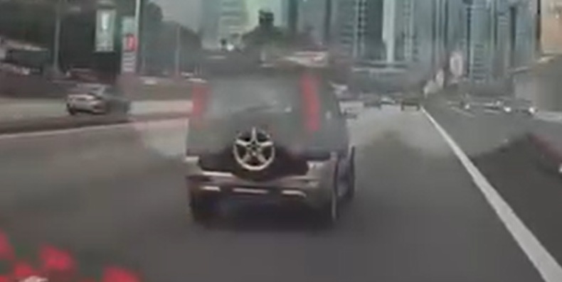 Police looking for Perodua Kembara driver who caused crash on Federal Highway (video)