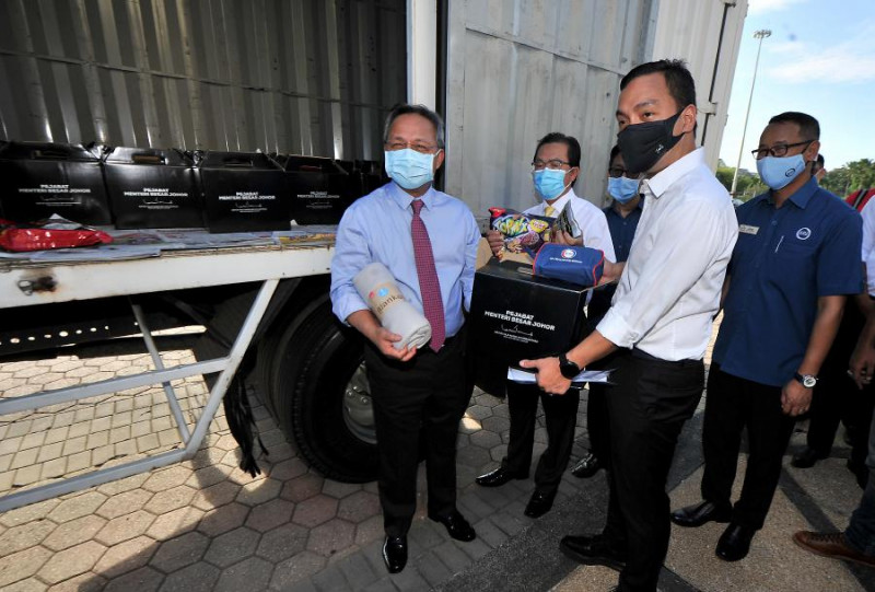 Johor delivers 1,000 food baskets to M’sians in S’pore