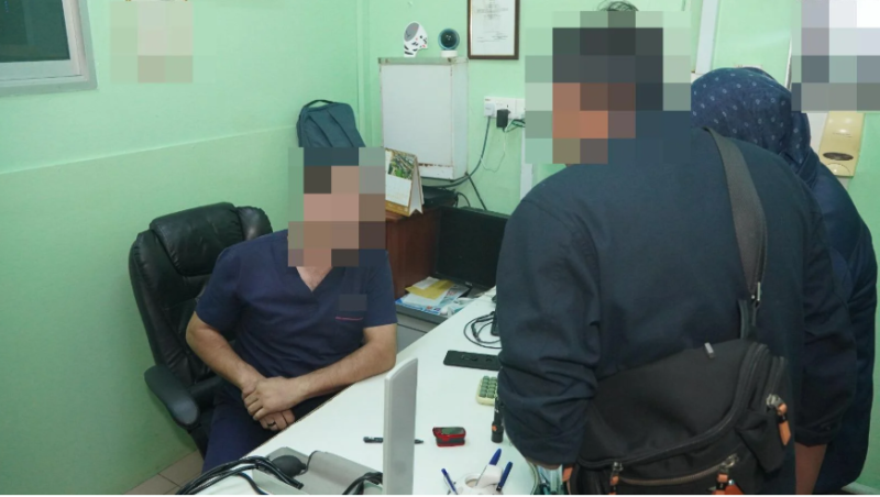 ‘Dr Maleeq’ – A Pakistani who offered medical services to foreigners nabbed