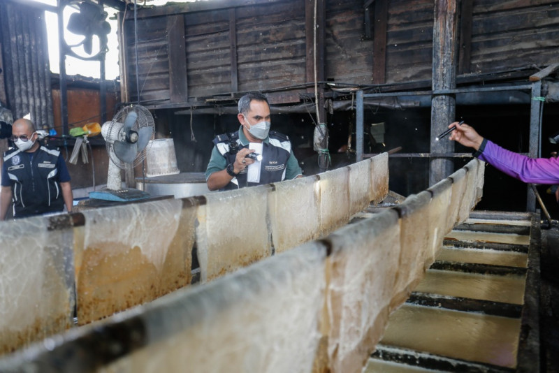 Illegal foo chuk factory in disgusting state shut over hygiene concerns