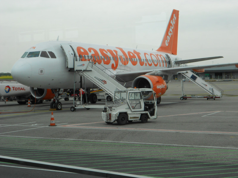 EasyJet warns ‘too soon to say’ Omicron impact, cuts losses
