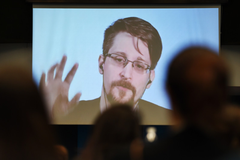 Snowden in bid to become dual US-Russian citizen