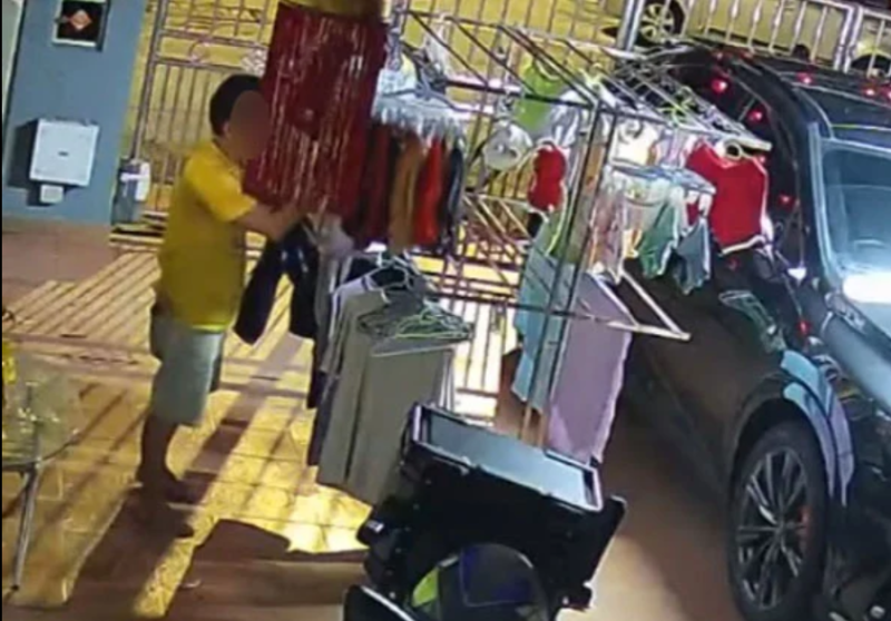Female underwear thief captured on CCTV in Kepong