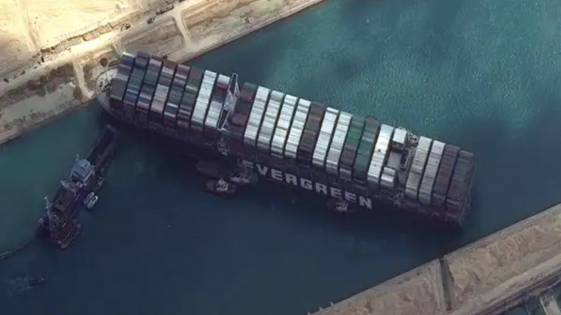 Suez chief cites possible ‘human error’ in ship grounding