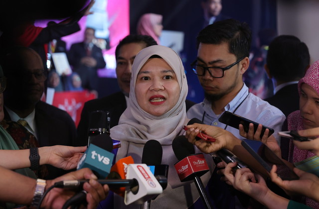 Govt to roll out national digital education policy soon: Fadhlina