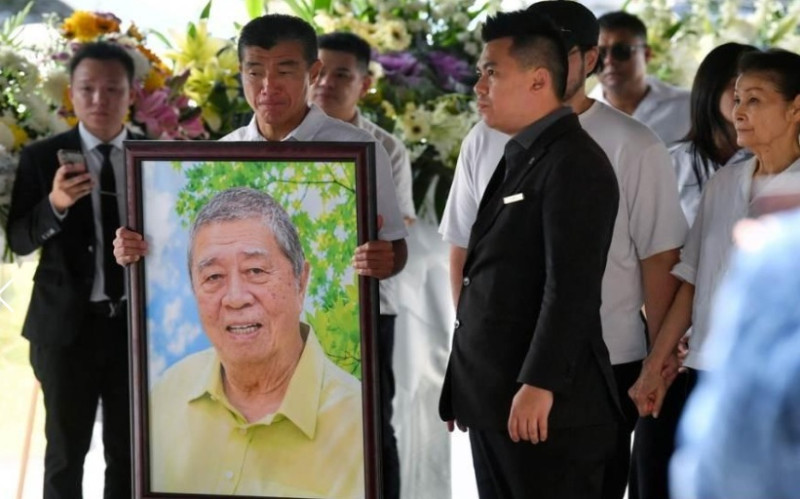 Tun Dr Ling given final rites at Xiao En Memorial Park