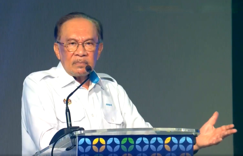 PM warns fertiliser firms of contract cancellation, orders MACC review