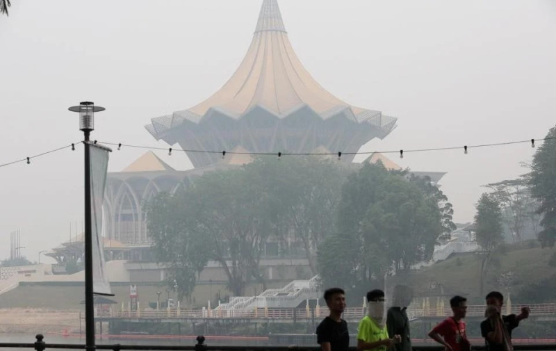 Transboundary haze creeps in with unhealthy air quality seen in Sarawak