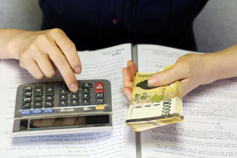 S. Korea hikes interest rates for first time since pandemic