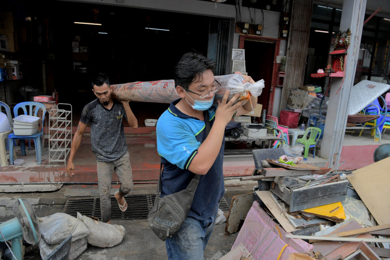 Flood-hit Johor traders let go of furniture from as low as RM10
