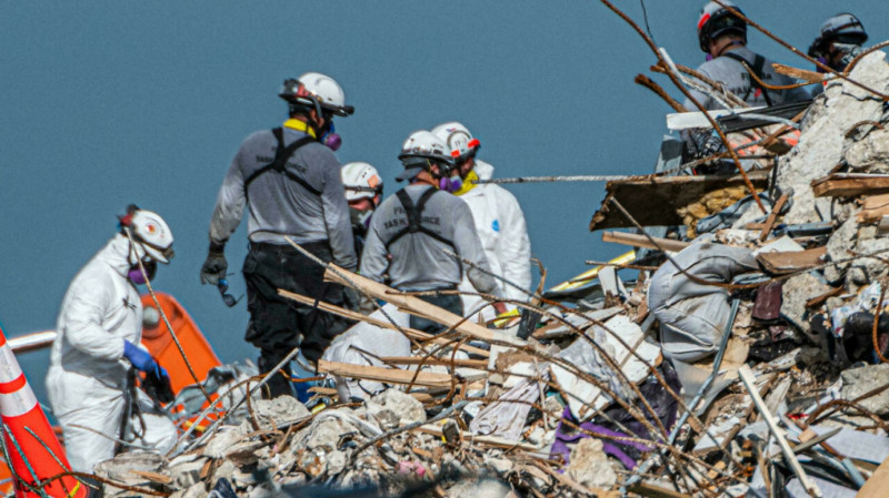 Florida collapse toll now 24, rest of building to be razed soon