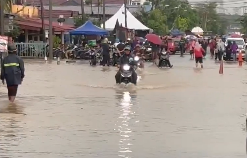 Floods displace over 1,200 in Selangor as torrential rains hit