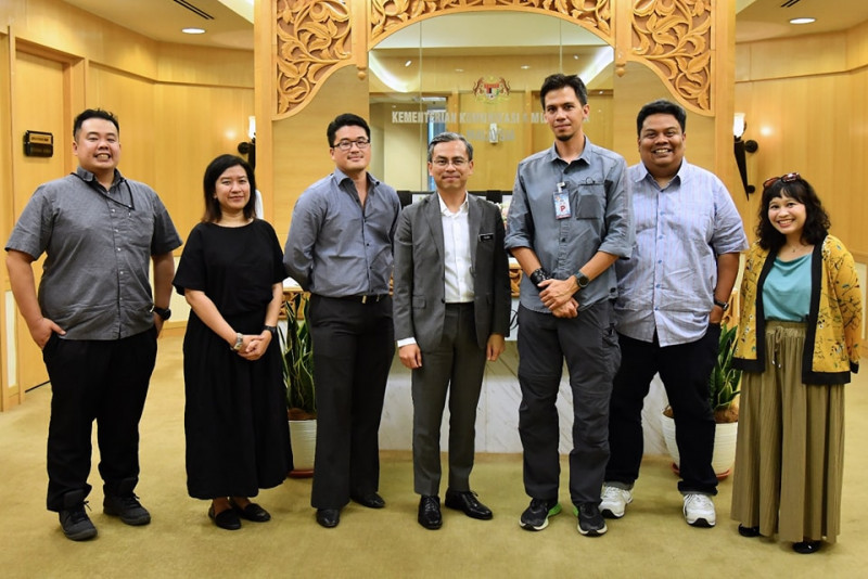 Fahmi meets with Foreign Correspondents Club of M’sia reps