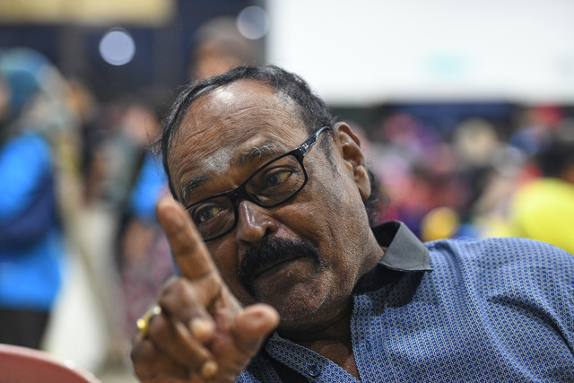 Jubilant over Anwar’s rise to PM post, contractor treats public to meals