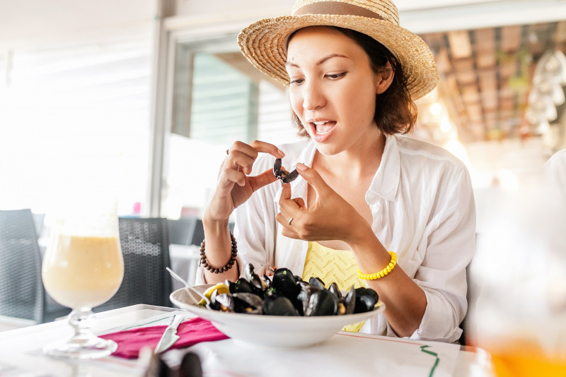 When you eat mussels, you're also consuming... microplastics