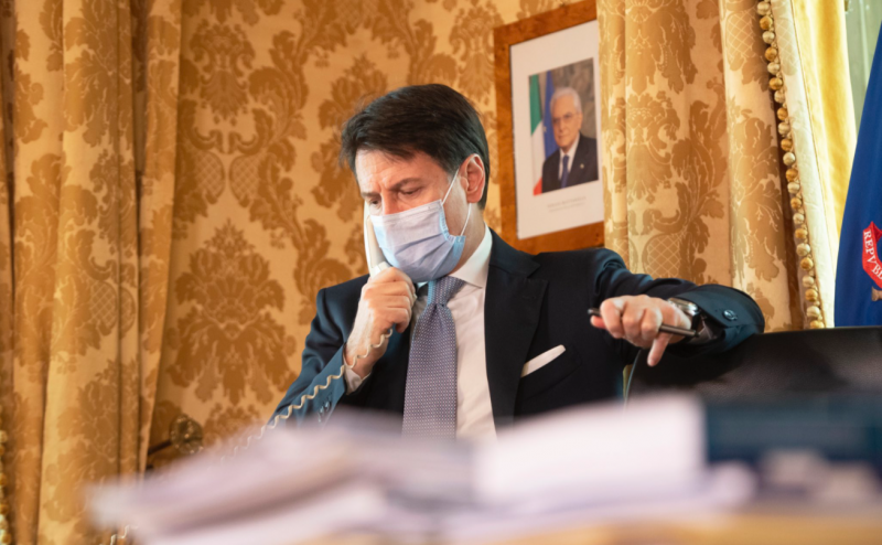 Italian PM wins confidence vote but loses overall majority