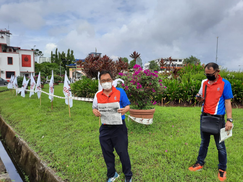 Kuching South mayor urged to remove GPS flags as insignia war sees early start