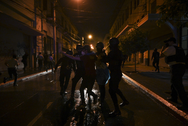 Protesters burn Guatemalan Congress, demand president quit World