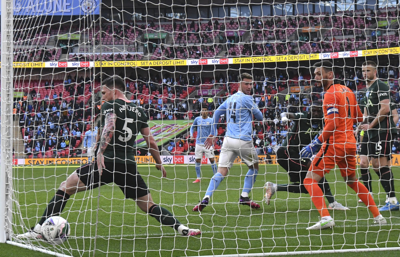 Man City outclass Tottenham to retain League Cup