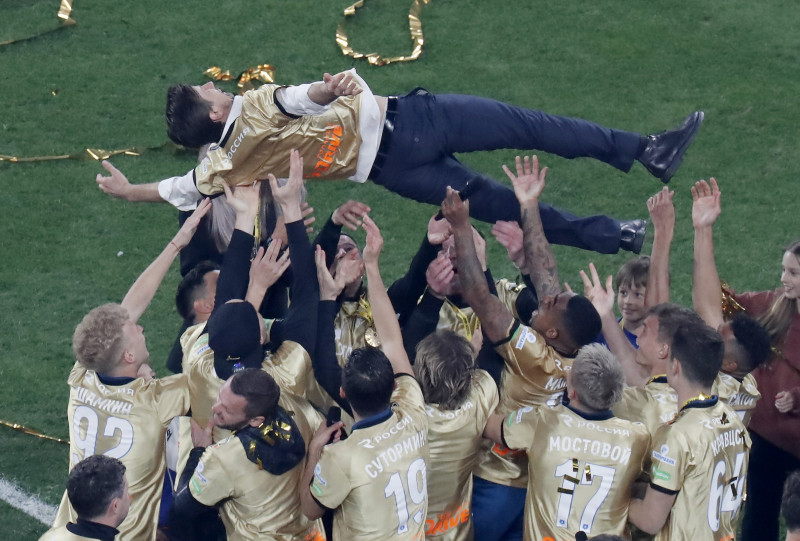 Zenit win third straight Russian title