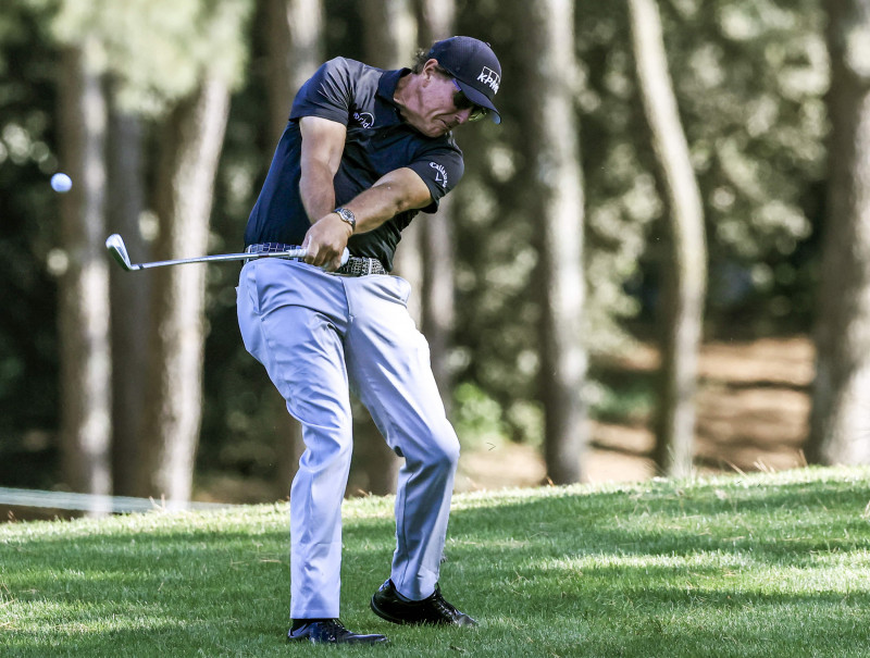 Focused Mickelson leads by two at Quail Hollow