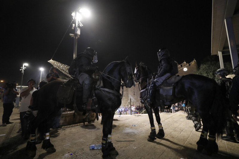 Israeli settlement ruling delayed as scores more hurt in clashes