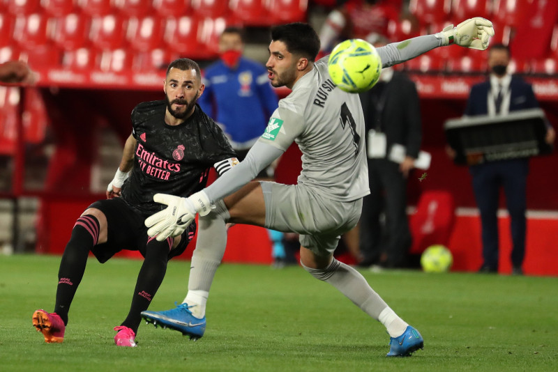 Real Madrid blow away Granada to keep pressure on Atletico