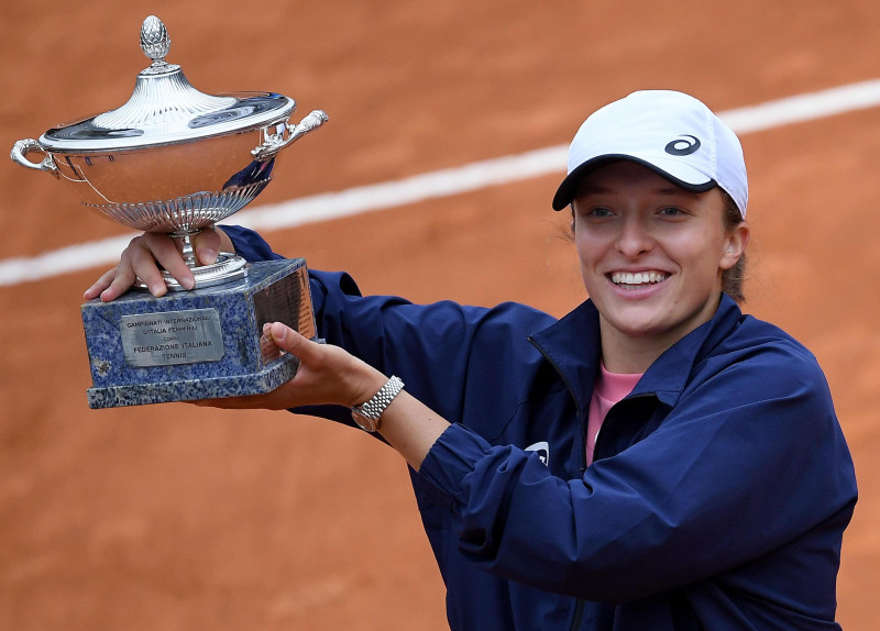 'Perfectionist' Swiatek on high before Roland Garros title defence