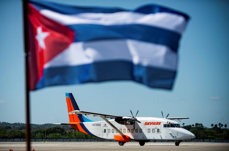 US lifts restrictions on air links to Cuba