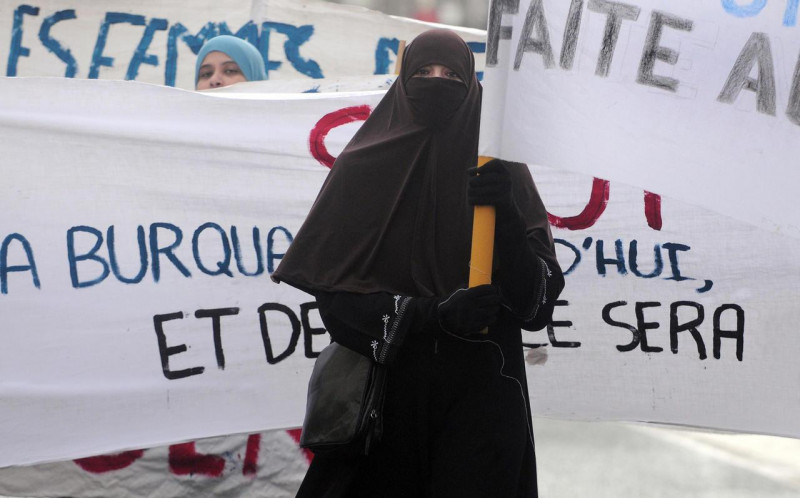 French lawmaker slams targeting of women wearing headscarves
