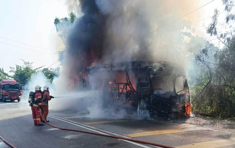 Parked stage bus gutted by fire in Baling while driver steps away to buy drink