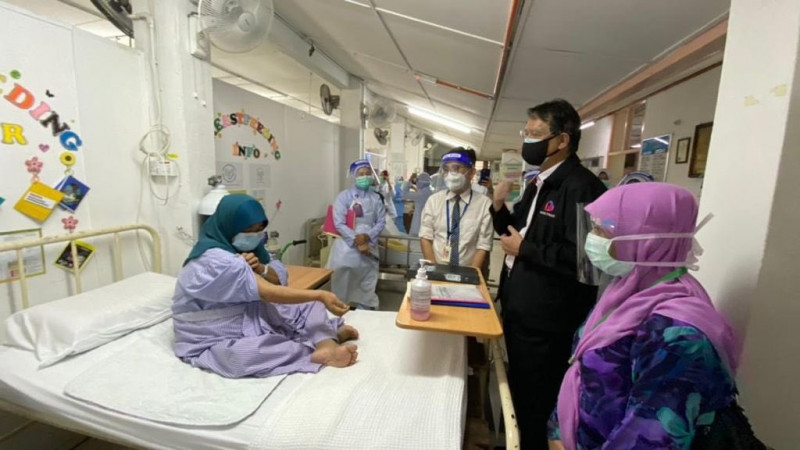 Covid-19 cases drop to 15,549, S’wak tops with 2,929