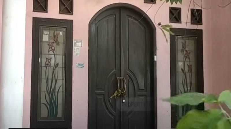 West Java community shocked: Bodies of five family members found buried together in house