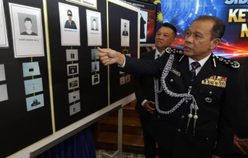 Six, including three teenagers arrested for alleged involvement in IS group