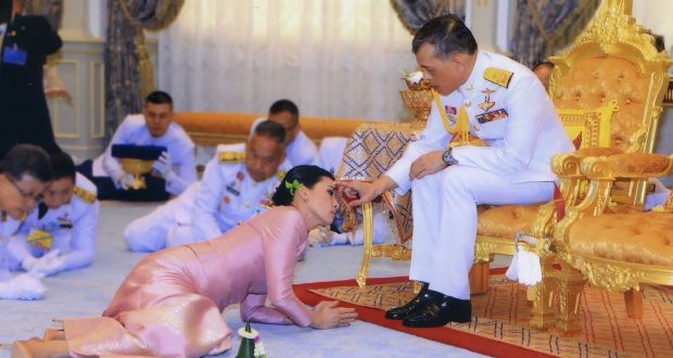 Two Thai protesters arrested for 'violence against queen'