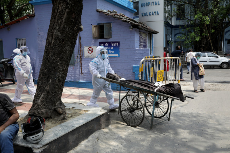 India hits 4,000 virus deaths in a day