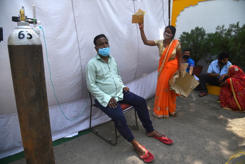 Life-saving oxygen arrives in India as death toll hits new record